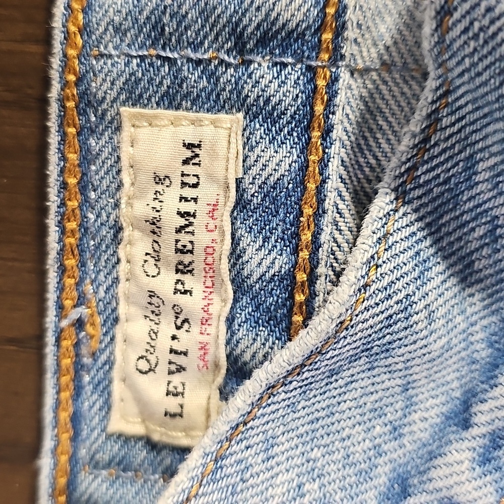 Levi's Classic Light Blue Straight Jeans Size 26 - Picture 4 of 4